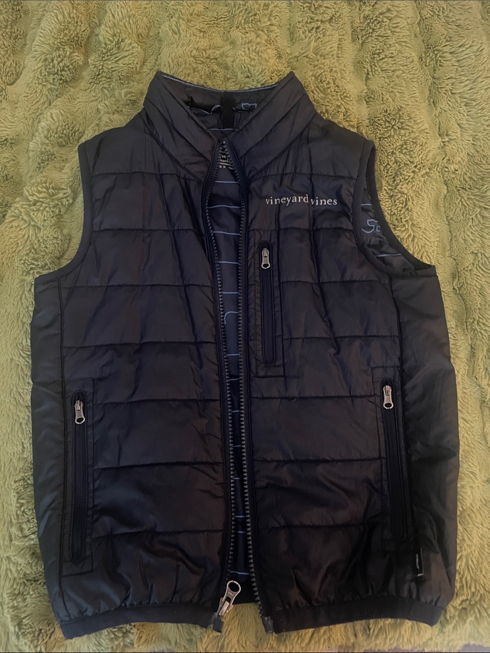 Vineyard Vines Men's Black Quilted Puffer Vest with Zip Pockets